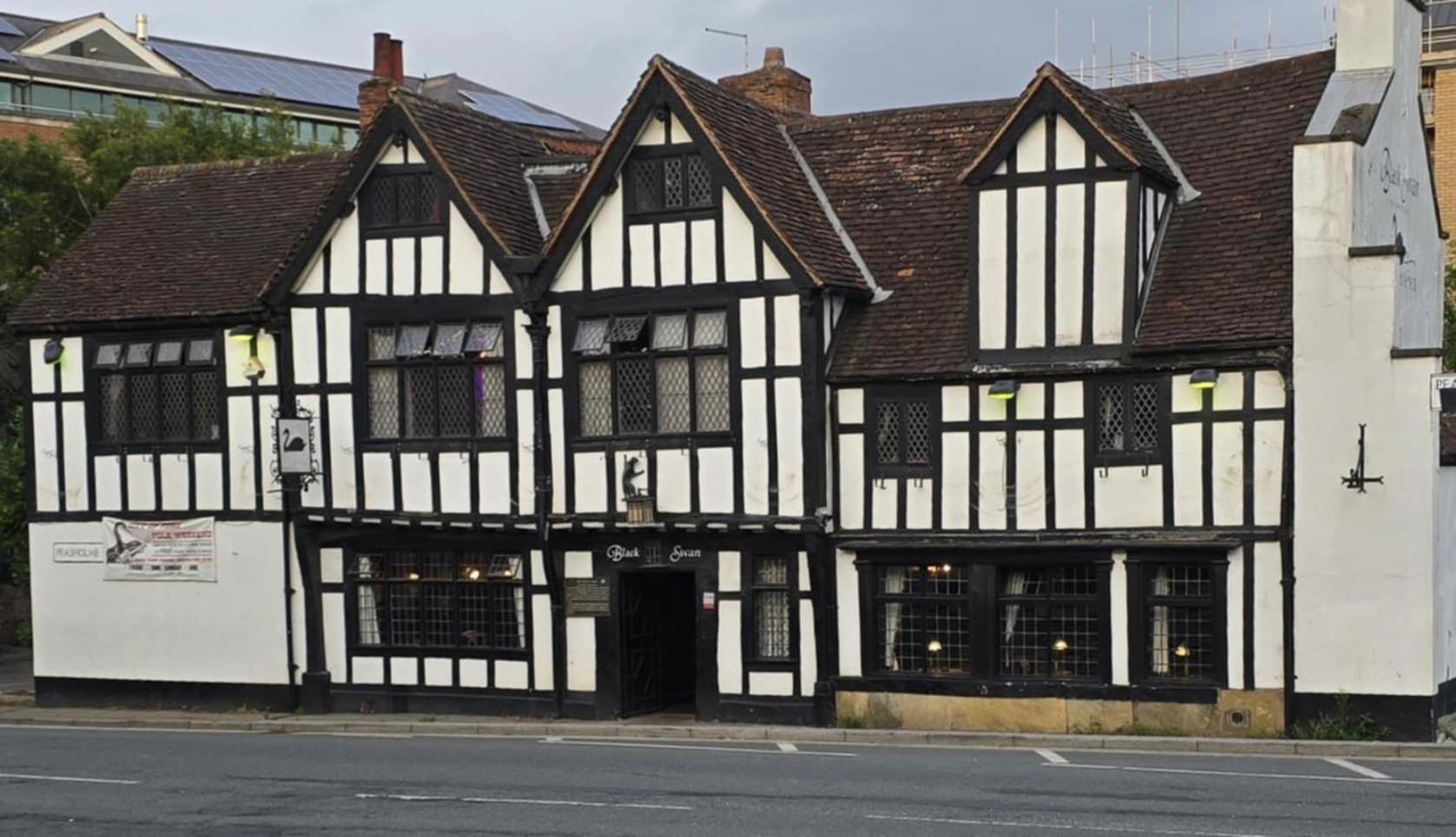 Black Swan — Photos 1